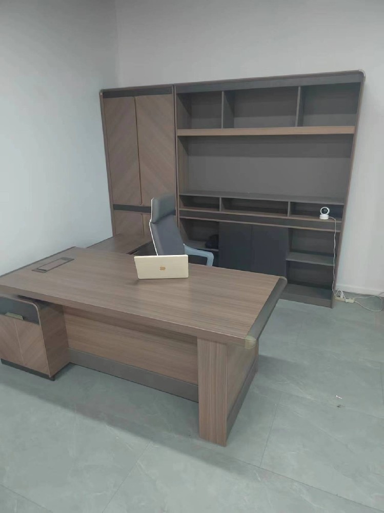 夏季伊始以舊換新舊空調我們高價回收，廚房設備辦公家具回收等，學校單位舊物質回收